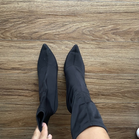 Black pointy toe boot - Picture 2 of 2